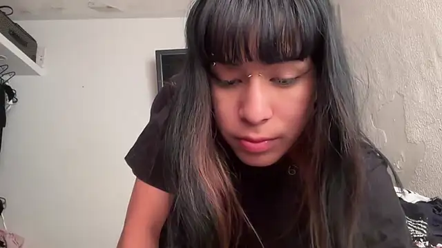 p0kemonakerosen0 online show from 05/04/26, 11:12