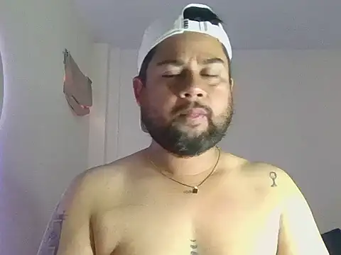 Snapshot of GABRIELGARCIA1313 chatting on 06/26/26, 01:37 GABRIELGARCIA1313 online show from 06/26/26, 01:37