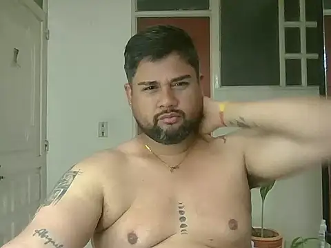 Snapshot of GABRIELGARCIA1313 chatting on 07/11/26, 02:42 GABRIELGARCIA1313 online show from 07/11/26, 02:42