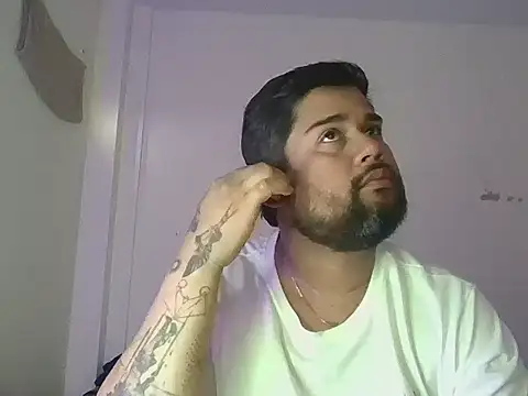 Snapshot of GABRIELGARCIA1313 chatting on 08/01/26, 05:12 GABRIELGARCIA1313 online show from 08/01/26, 05:12