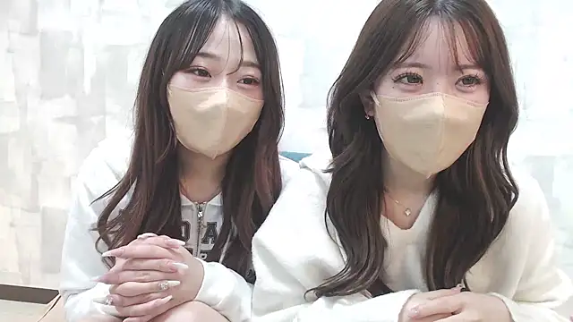 Snapshot of LOVE_MOMO_LOVE chatting on 02/10/25, 02:48 LOVE MOMO LOVE online show from 02/10/25, 02:48