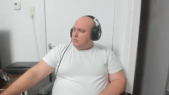 BigromeoXX online show from 12/27/24, 07:03