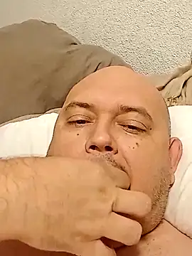 BigromeoXX online show from 10/21/25, 10:49