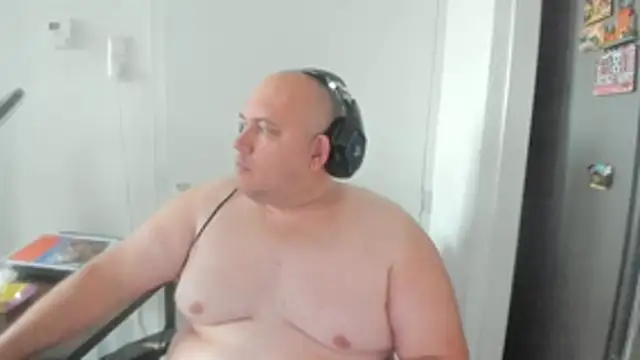 BigromeoXX online show from 10/31/25, 03:13