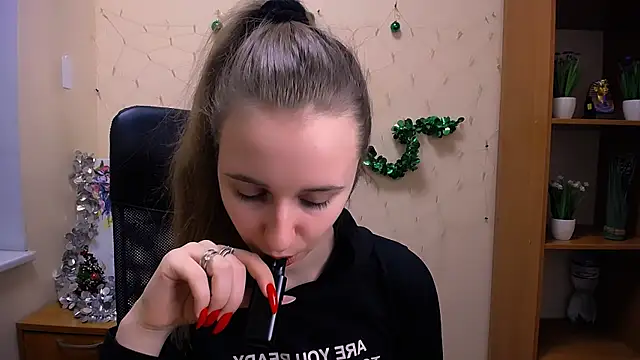 Snapshot of _Nicole_new chatting on 12/17/24, 12:54  Nicole new online show from 12/17/24, 12:54