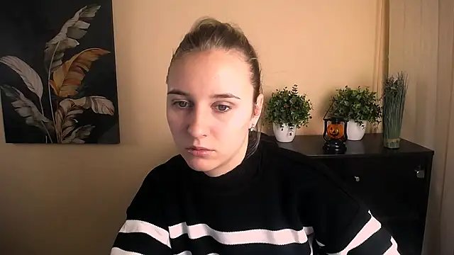  Nicole new online show from 10/30/25, 09:22