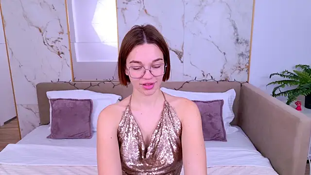 Snapshot of DanaLoved chatting on 12/19/24, 10:00 DanaLoved online show from 12/19/24, 10:00