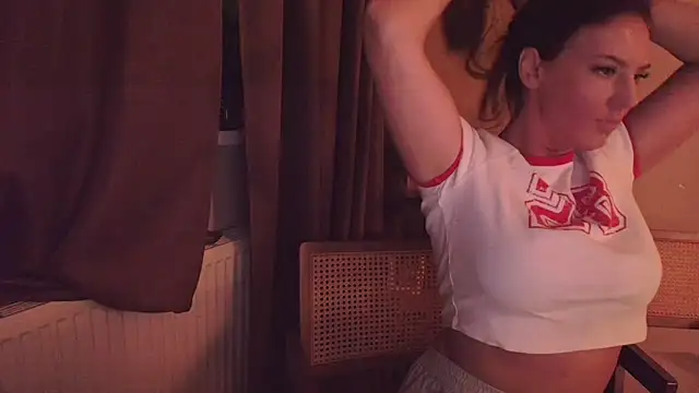 Snapshot of Nina24 chatting on 10/27/25, 08:02 Nina24 online show from 10/27/25, 08:02