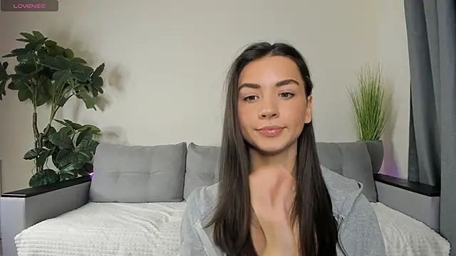 Snapshot of NicoleLuv chatting on 12/12/24, 04:10 NicoleLuv online show from 12/12/24, 04:10