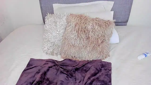 Snapshot of MeganCherryy chatting on 12/05/24, 12:19 MeganCherryy online show from 12/05/24, 12:19