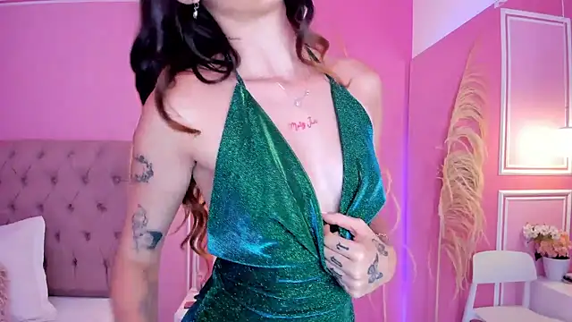 Snapshot of MeganCherryy chatting on 09/17/25, 09:38 MeganCherryy online show from 09/17/25, 09:38