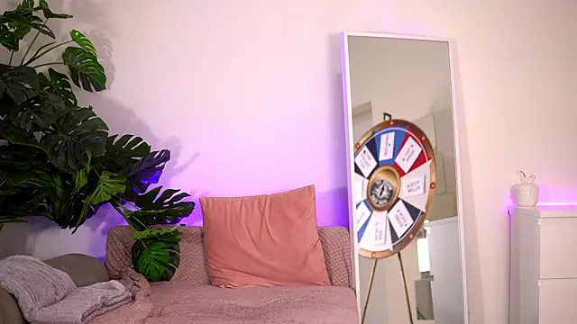 Snapshot of BelleSkye chatting on 02/25/26, 04:11 BelleSkye online show from 02/25/26, 04:11