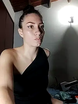 aurelialux online show from 02/19/25, 11:57