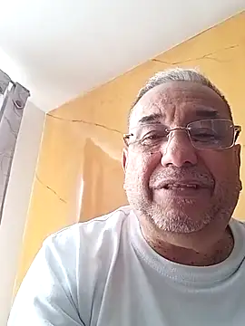 Snapshot of MATTHEW_MRANDA chatting on 05/29/26, 04:05 MATTHEW MRANDA online show from 05/29/26, 04:05
