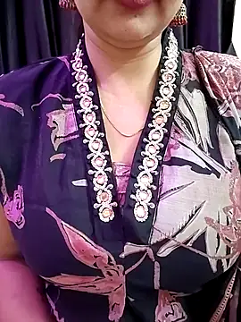 Snapshot of kaamuk_shweta chatting on 10/23/25, 05:33 kaamuk shweta online show from 10/23/25, 05:33