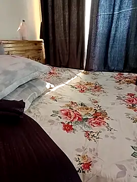 Snapshot of kaamuk_shweta chatting on 12/02/25, 05:57 kaamuk shweta online show from 12/02/25, 05:57