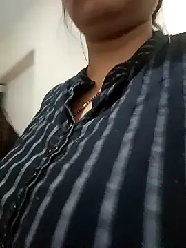 Snapshot of kaamuk_shweta chatting on 12/15/25, 06:45 kaamuk shweta online show from 12/15/25, 06:45