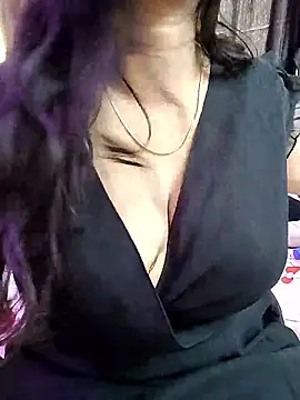 Snapshot of kaamuk_shweta chatting on 01/18/26, 05:00 kaamuk shweta online show from 01/18/26, 05:00