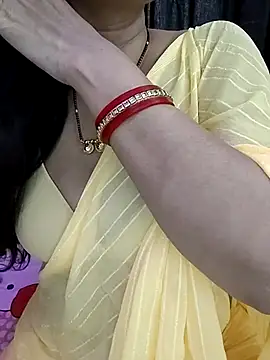 Snapshot of kaamuk_shweta chatting on 02/13/26, 02:29 kaamuk shweta online show from 02/13/26, 02:29