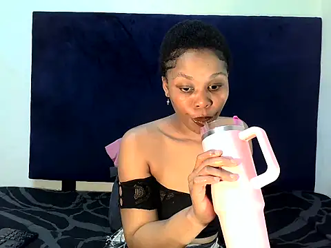 Snapshot of ReginaStar16 chatting on 09/17/25, 07:37 ReginaStar16 online show from 09/17/25, 07:37