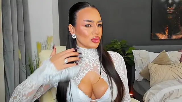 Sonia  Rey online show from 11/18/25, 09:08