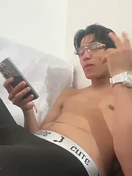 CRYBYT9 online show from 11/23/25, 06:41