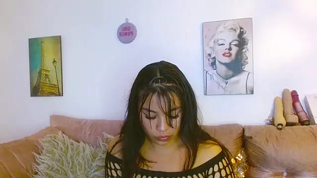 hinataleecs online show from 01/21/25, 12:18