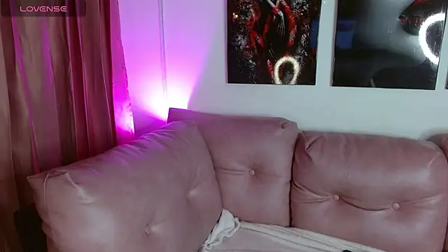 hinataleecs online show from 12/19/25, 10:50