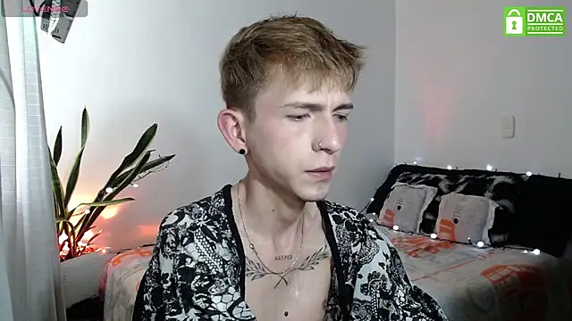 smallgiant27 online show from 11/19/25, 08:42