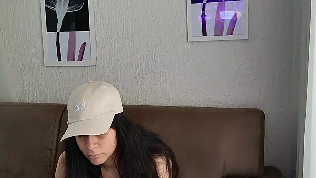 Snapshot of Blue_butterfly chatting on 01/19/25, 03:42 Blue butterfly online show from 01/19/25, 03:42