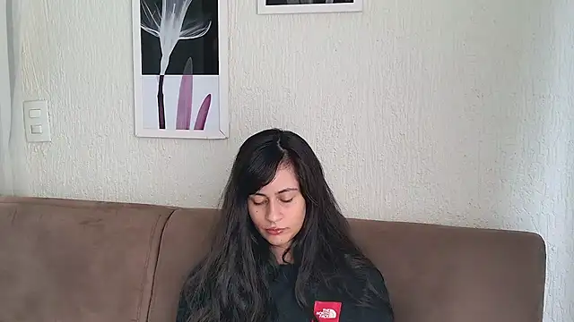 Snapshot of Blue_butterfly chatting on 02/02/25, 02:24 Blue butterfly online show from 02/02/25, 02:24