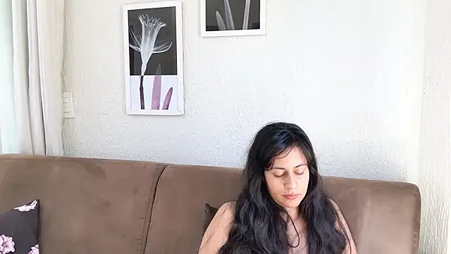 Snapshot of Blue_butterfly chatting on 03/11/25, 05:13 Blue butterfly online show from 03/11/25, 05:13