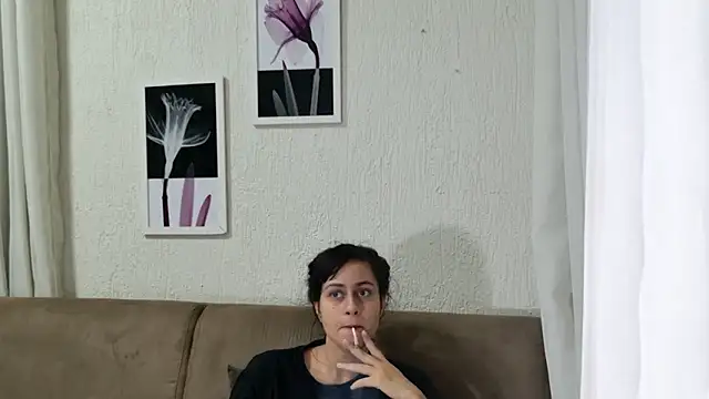 Snapshot of Blue_butterfly chatting on 03/21/25, 10:39 Blue butterfly online show from 03/21/25, 10:39