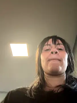 Snapshot of Blue_butterfly chatting on 09/15/25, 12:27 Blue butterfly online show from 09/15/25, 12:27