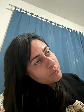 Snapshot of Blue_butterfly chatting on 09/29/25, 11:53 Blue butterfly online show from 09/29/25, 11:53