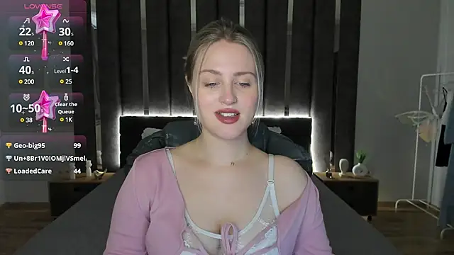 Snapshot of _Sarah_Soul_ chatting on 01/24/25, 03:43 Sarah Soul online show from 01/24/25, 03:43