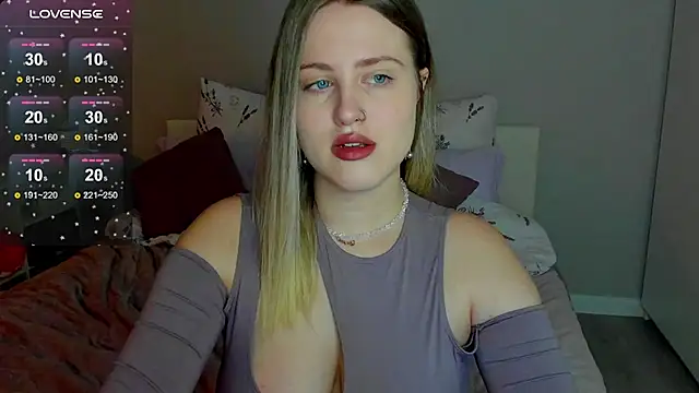Snapshot of _Sarah_Soul_ chatting on 10/13/25, 12:21 Sarah Soul online show from 10/13/25, 12:21