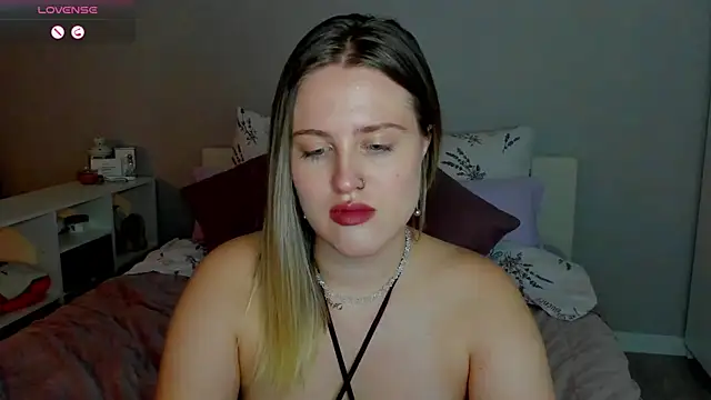 Snapshot of _Sarah_Soul_ chatting on 10/13/25, 12:27 Sarah Soul online show from 10/13/25, 12:27