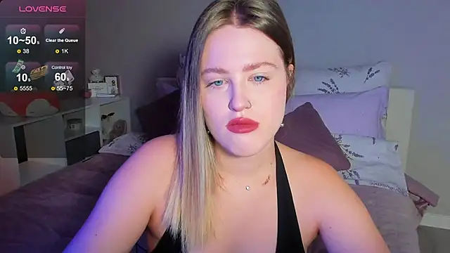 Snapshot of _Sarah_Soul_ chatting on 10/24/25, 12:19 Sarah Soul online show from 10/24/25, 12:19