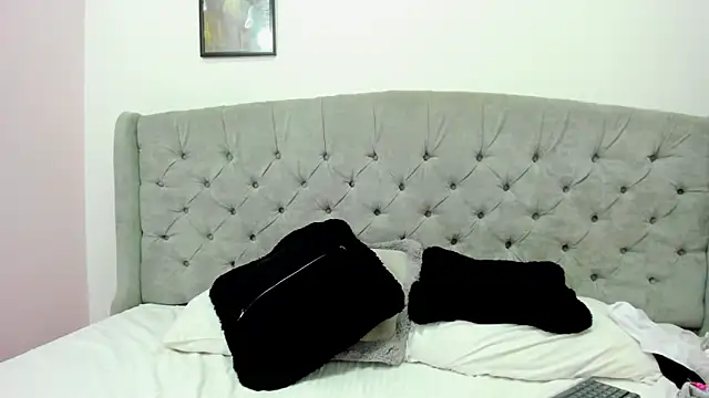 Snapshot of Valesskahall chatting on 12/02/24, 06:21 Valesskahall online show from 12/02/24, 06:21