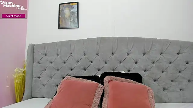 Snapshot of Valesskahall chatting on 09/17/25, 12:18 Valesskahall online show from 09/17/25, 12:18