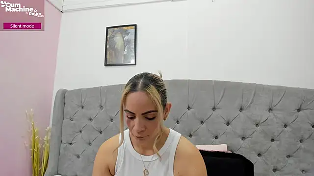 Snapshot of Valesskahall chatting on 11/01/25, 12:07 Valesskahall online show from 11/01/25, 12:07