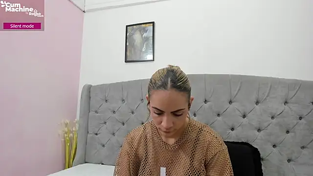 Snapshot of Valesskahall chatting on 11/04/25, 12:15 Valesskahall online show from 11/04/25, 12:15