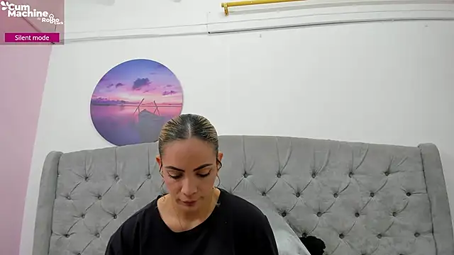 Snapshot of Valesskahall chatting on 11/07/25, 12:27 Valesskahall online show from 11/07/25, 12:27