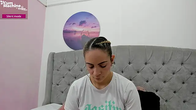 Snapshot of Valesskahall chatting on 11/14/25, 12:15 Valesskahall online show from 11/14/25, 12:15