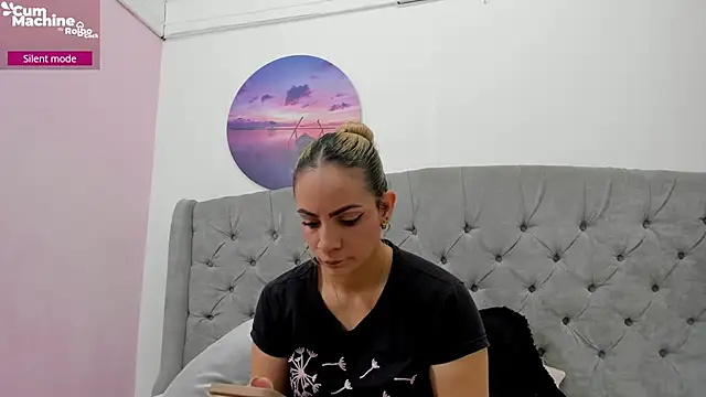 Snapshot of Valesskahall chatting on 11/18/25, 11:58 Valesskahall online show from 11/18/25, 11:58