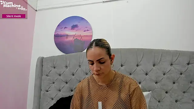 Snapshot of Valesskahall chatting on 11/19/25, 11:54 Valesskahall online show from 11/19/25, 11:54