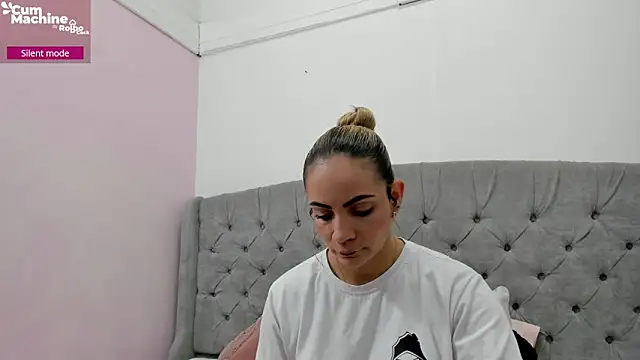 Snapshot of Valesskahall chatting on 11/30/25, 12:09 Valesskahall online show from 11/30/25, 12:09