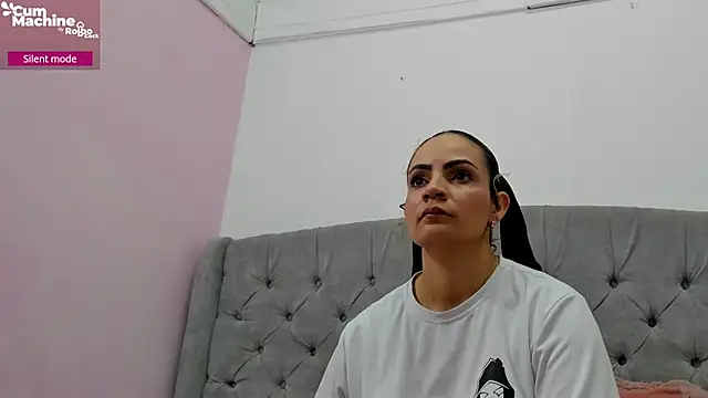 Snapshot of Valesskahall chatting on 12/05/25, 12:14 Valesskahall online show from 12/05/25, 12:14