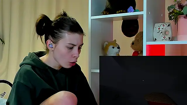 Snapshot of callmetori chatting on 12/17/24, 11:06 callmetori online show from 12/17/24, 11:06